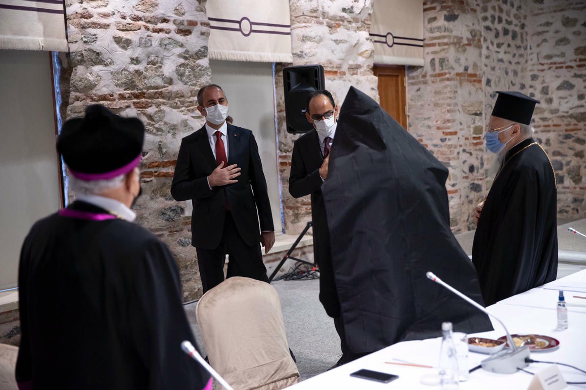 Kalın ve Gül azınlık topluluklarından ruhaniler  ve sivil yöneticilerle buluştu